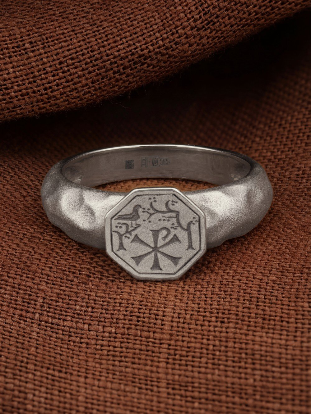 Кольцо из белого золота