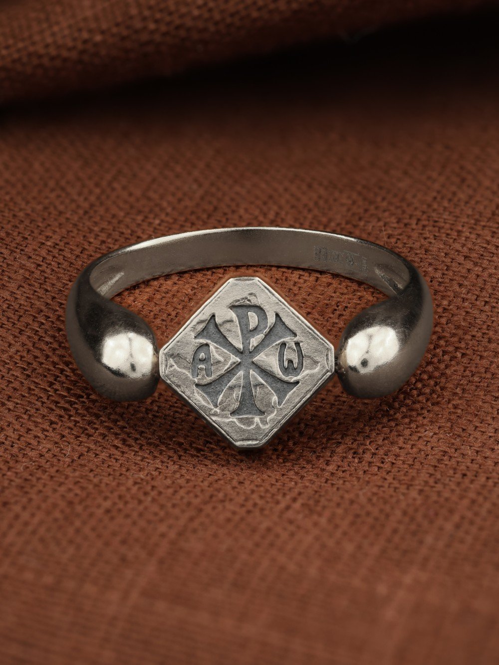 Кольцо из белого золота