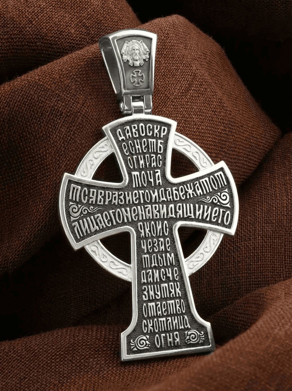 Крест из белого золота c бриллиантами