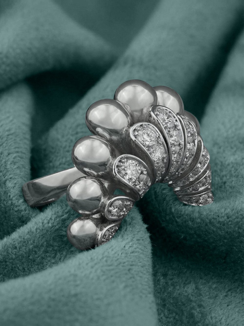 Кольцо из белого золота c бриллиантами