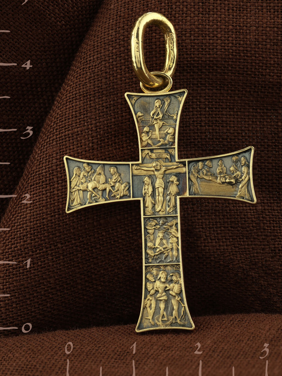 Крест из лимонного золота