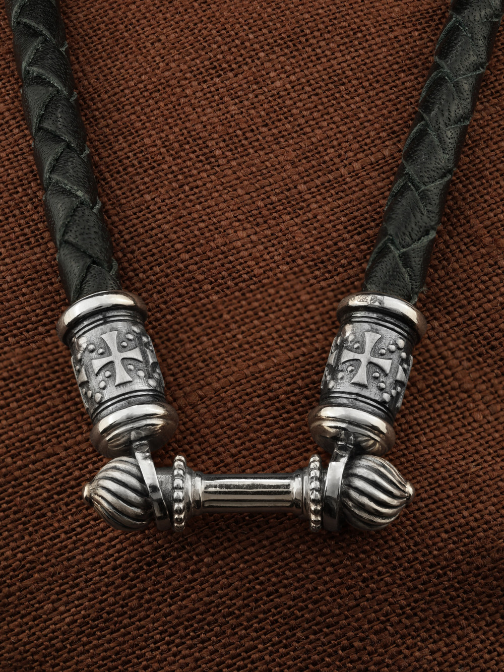 Гайтан из белого золота c кожаным шнурком