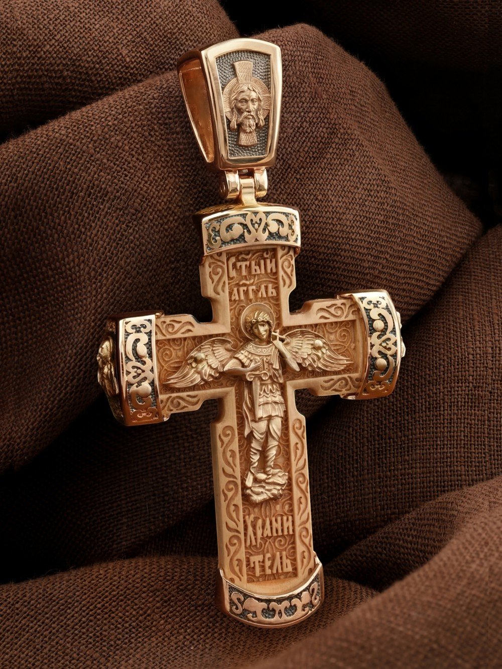 Крест из золота c деревом груши