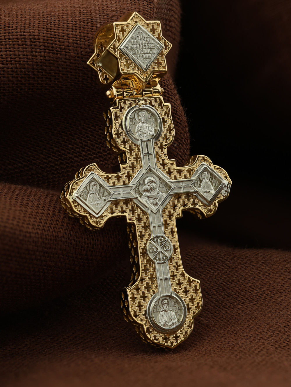 Крест из лимонного золота