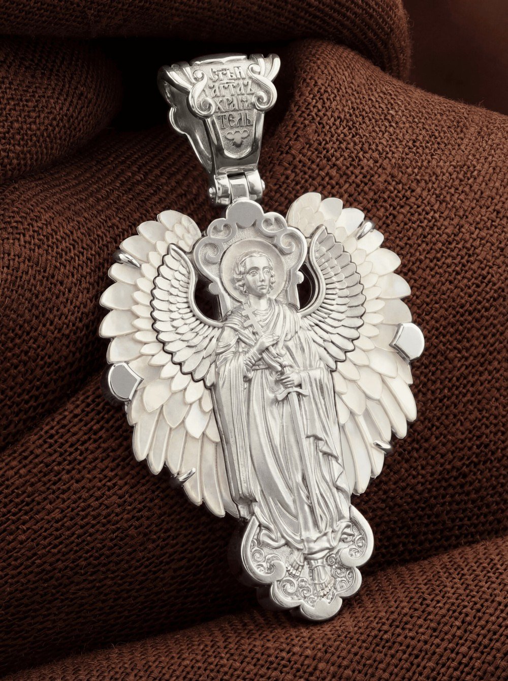 Крест из белого золота c перламутром