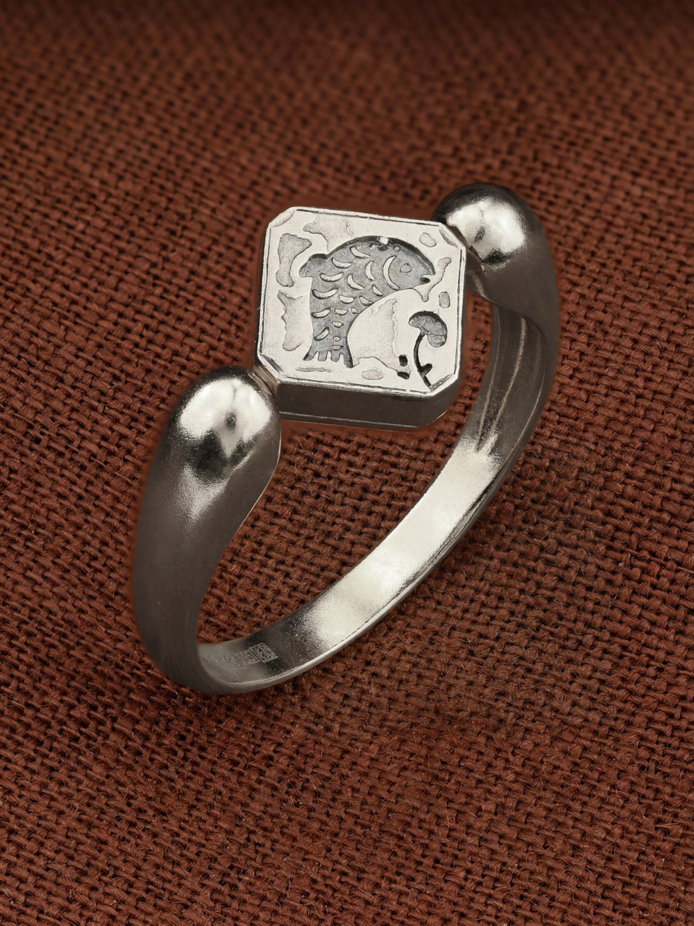 Кольцо из белого золота