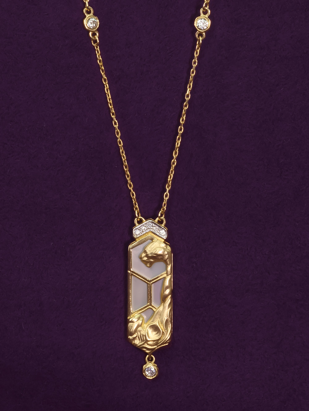 Колье из лимонного золота c бриллиантами и перламутром