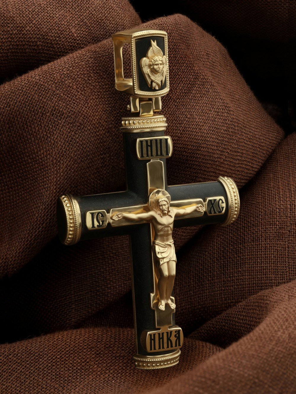 Крест из лимонного золота c эмалью и эбеновым деревом