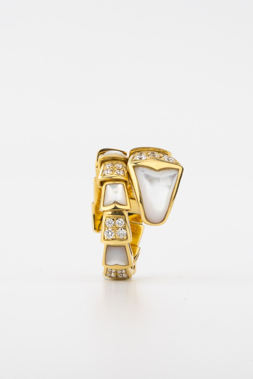 Кольцо из лимонного золота c бриллиантами и перламутром