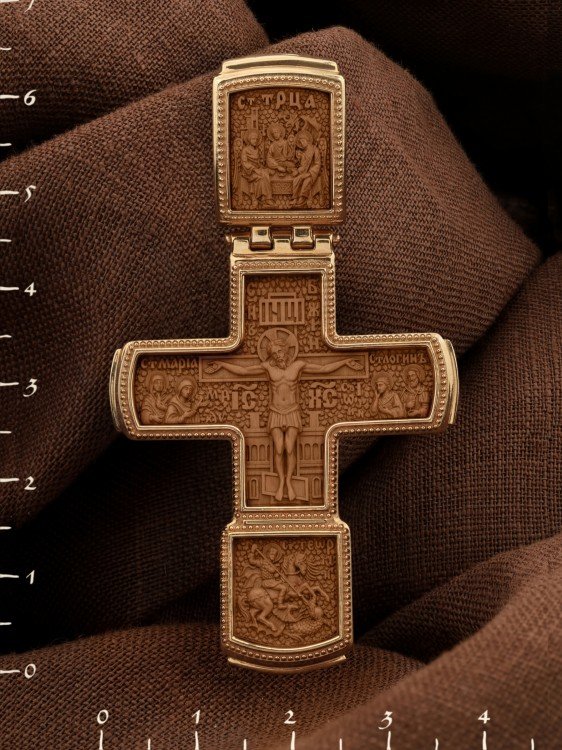 Крест из золота c деревом груши