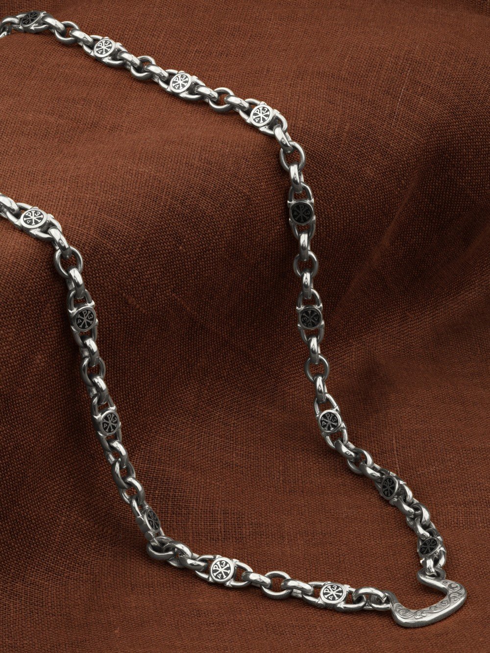 Цепь из белого золота c эмалью