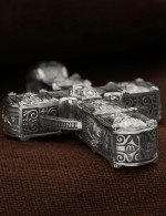 Крест из белого золота 585 пробы c эбеновым деревом