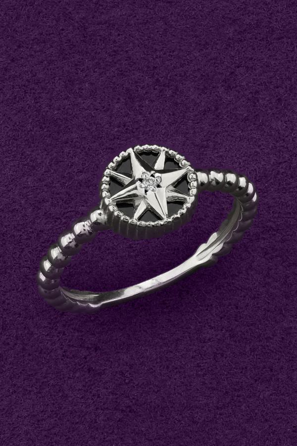 Кольцо из белого золота c бриллиантами и ониксом