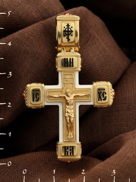 Крест из лимонного золота c эмалью, рубином и бивнем мамонта