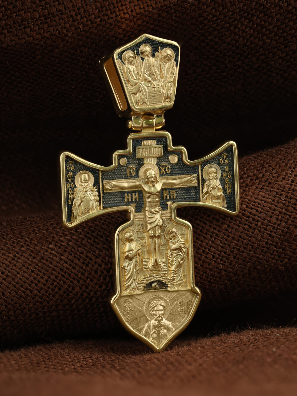 Крест из лимонного золота