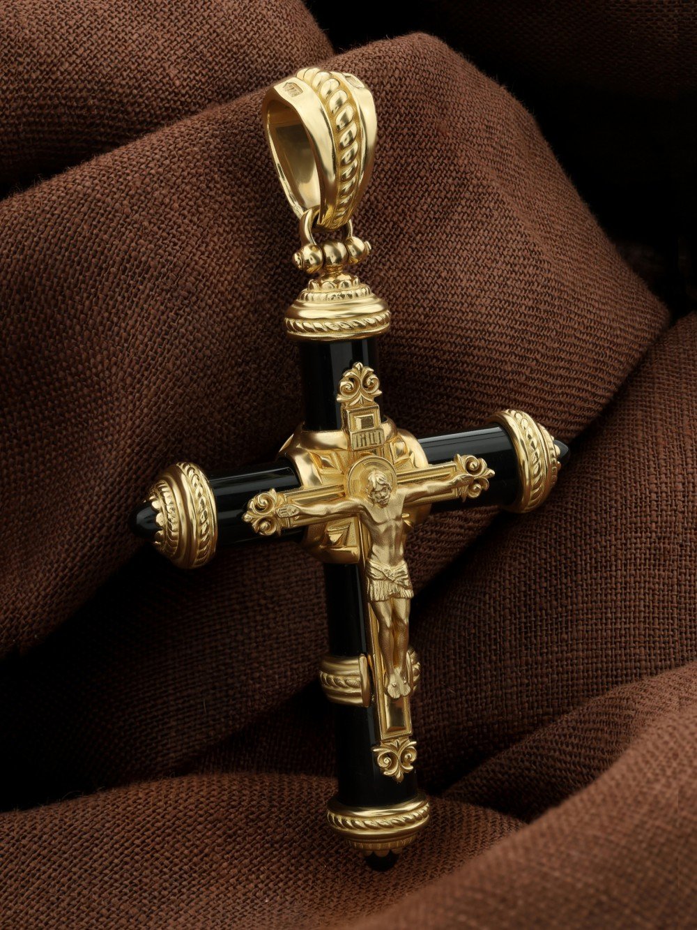 Крест из лимонного золота c ониксом