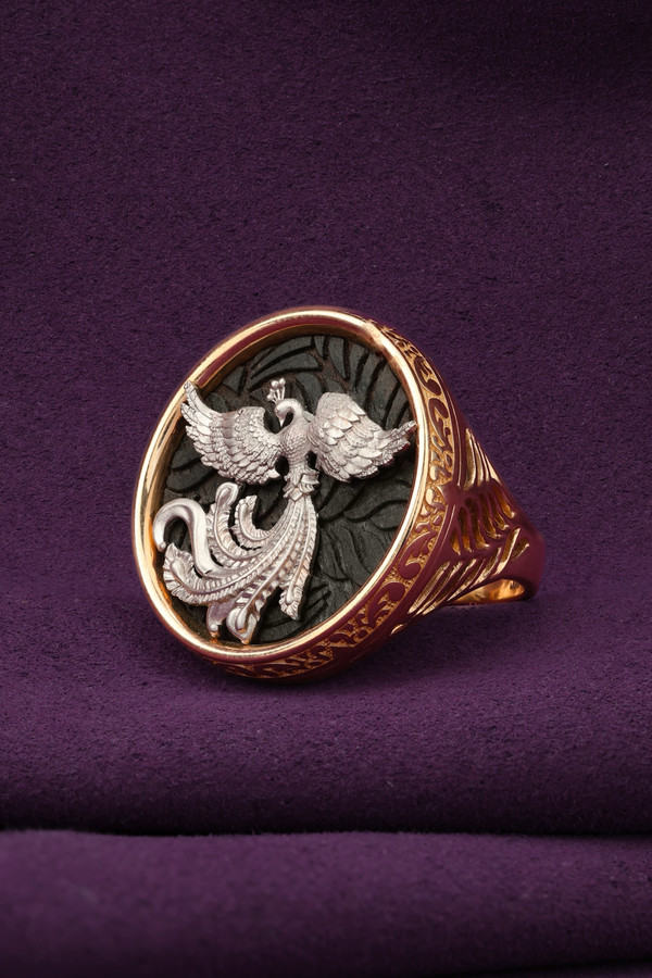 Кольцо из золота c эбеновым деревом