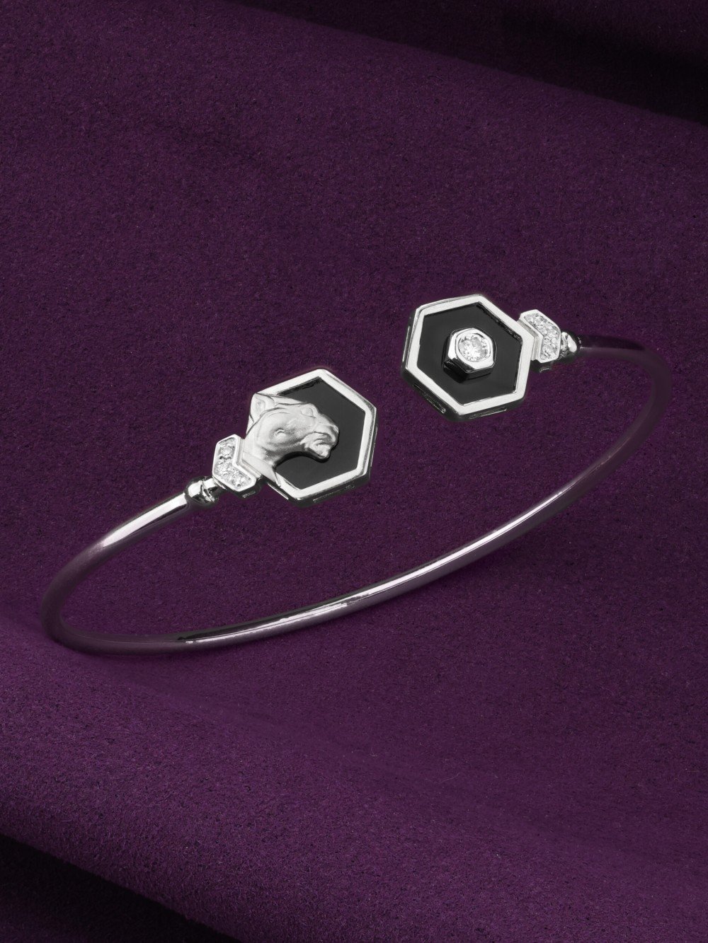 Браслет из белого золота c бриллиантами и ониксом