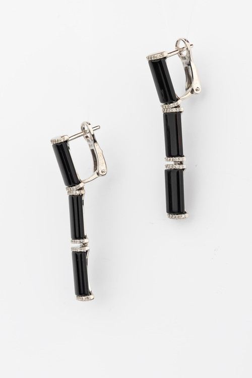 Серьги из белого золота c бриллиантами и ониксом