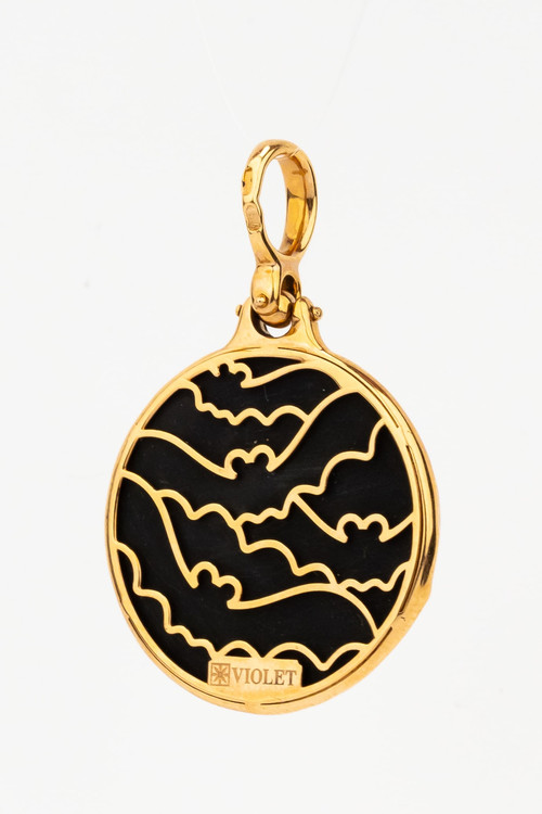 Подвеска из золота c эмалью и ониксом