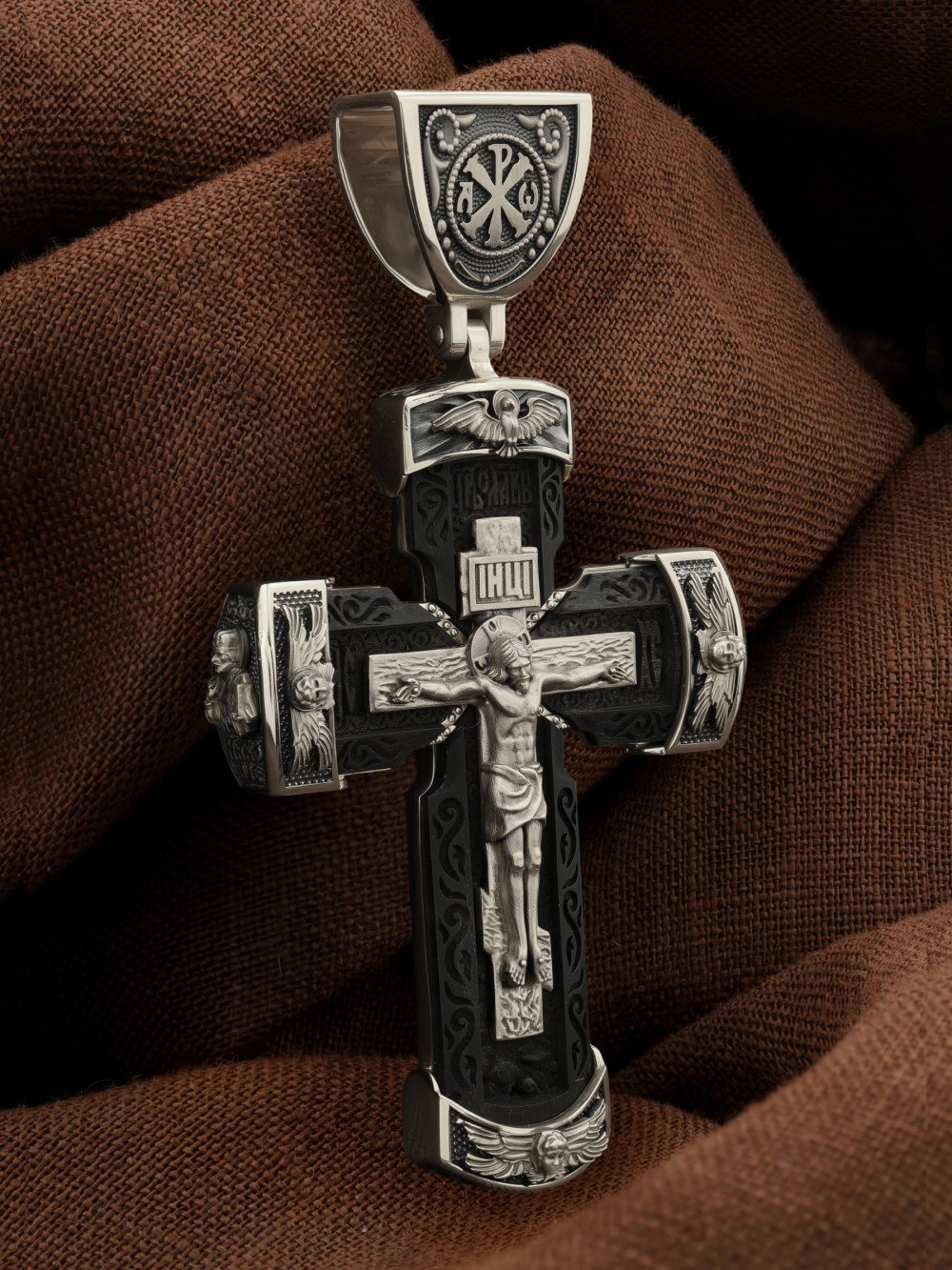 Крест из белого золота c эбеновым деревом