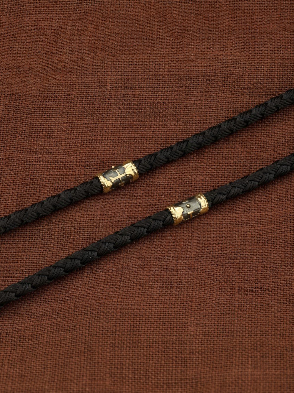 Шнурок шёлковый из лимонного золота c шёлковым шнурком