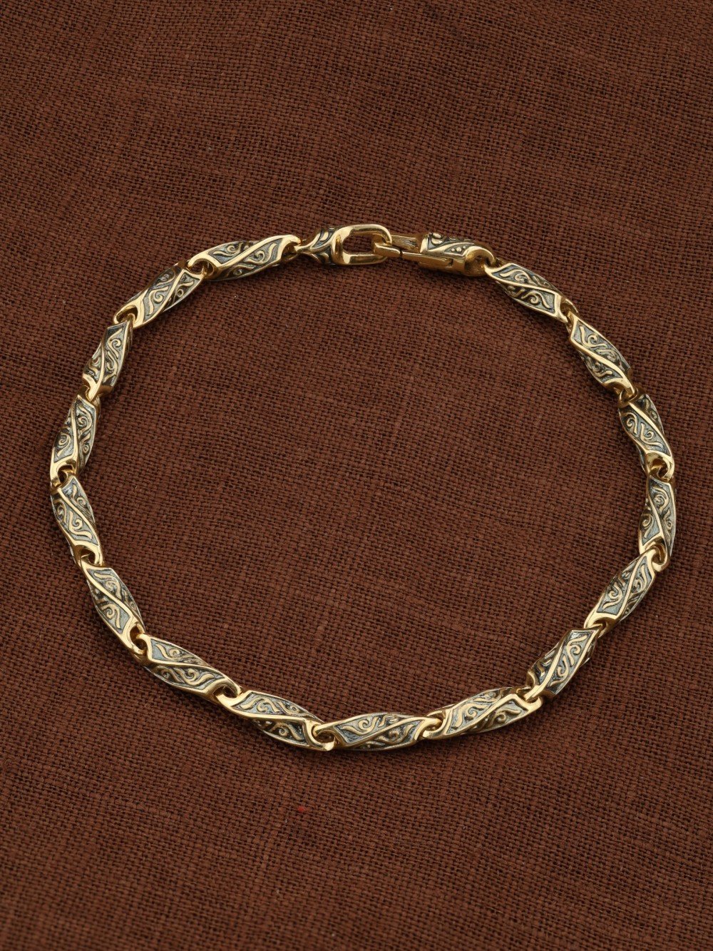 Браслет из лимонного золота