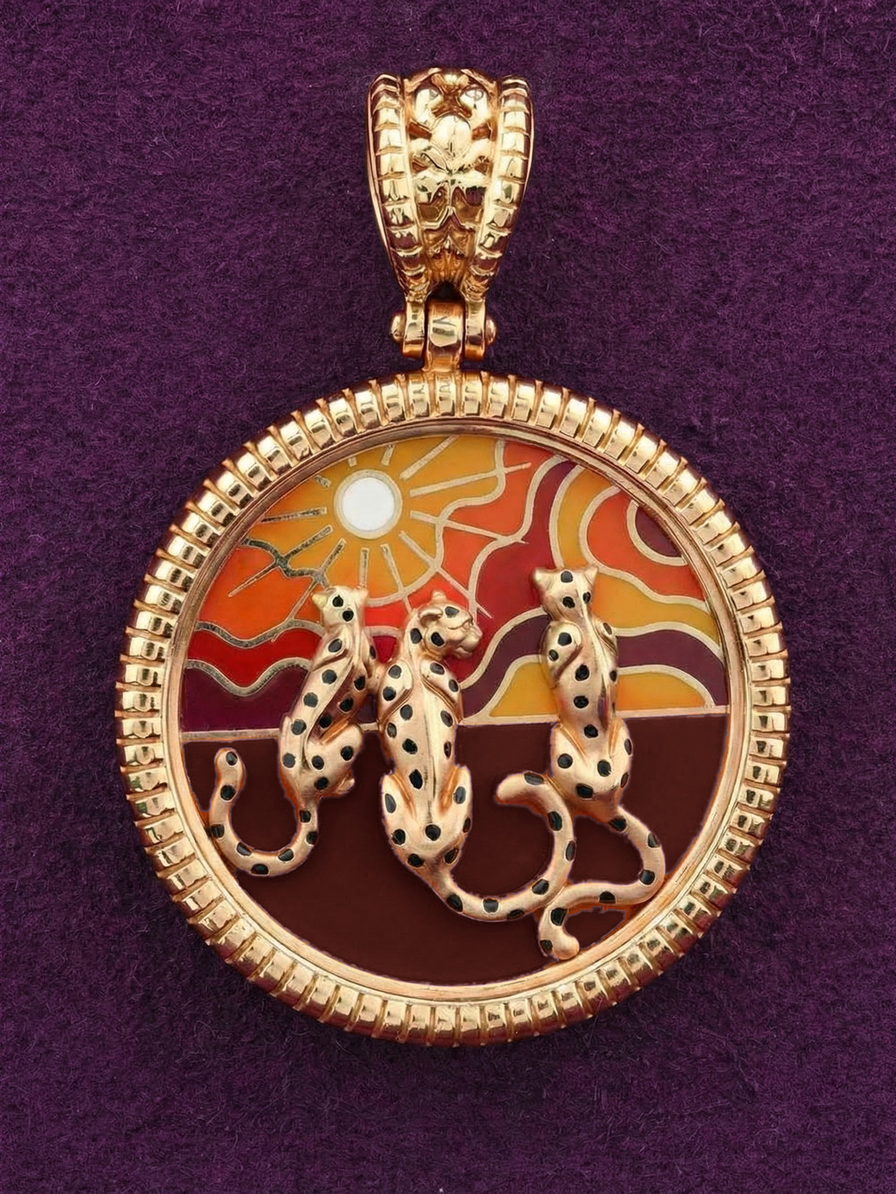 Подвеска из золота c эмалью