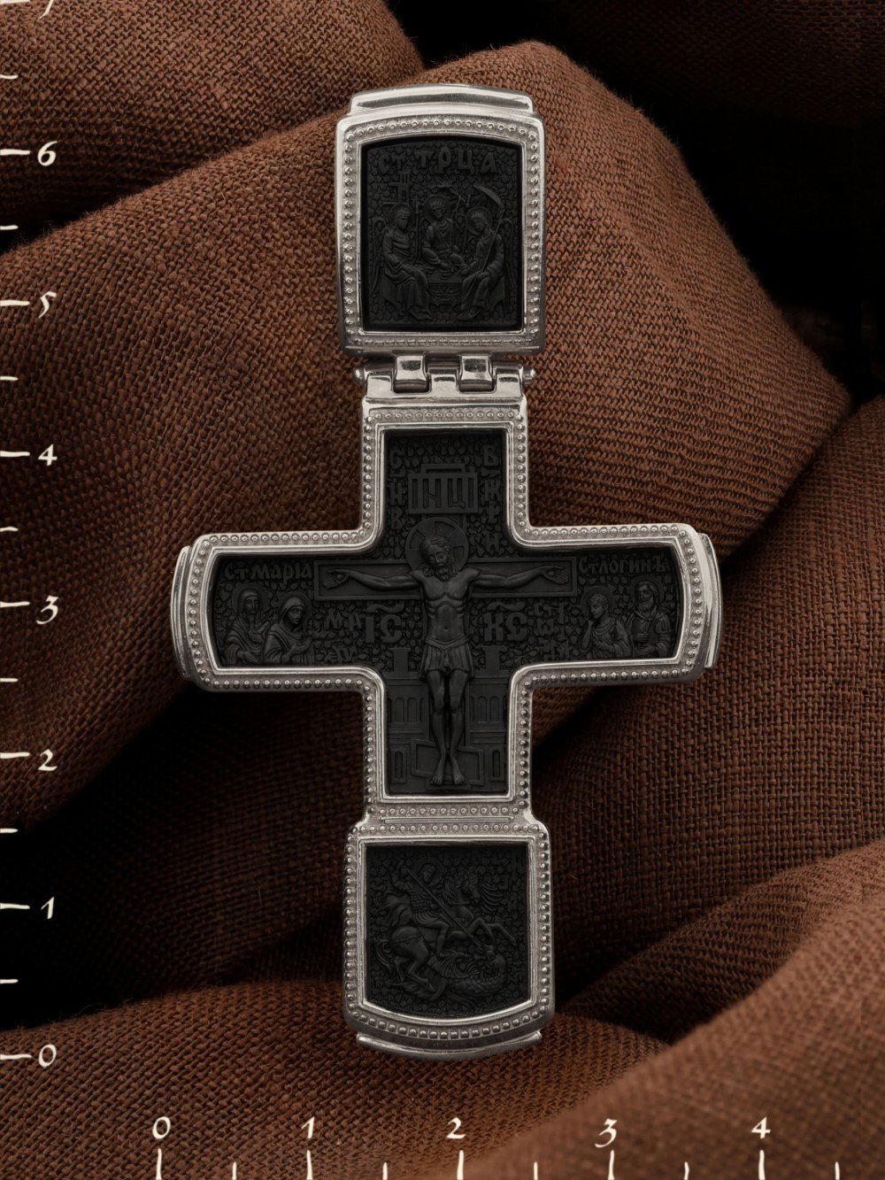 Крест из белого золота c эбеновым деревом