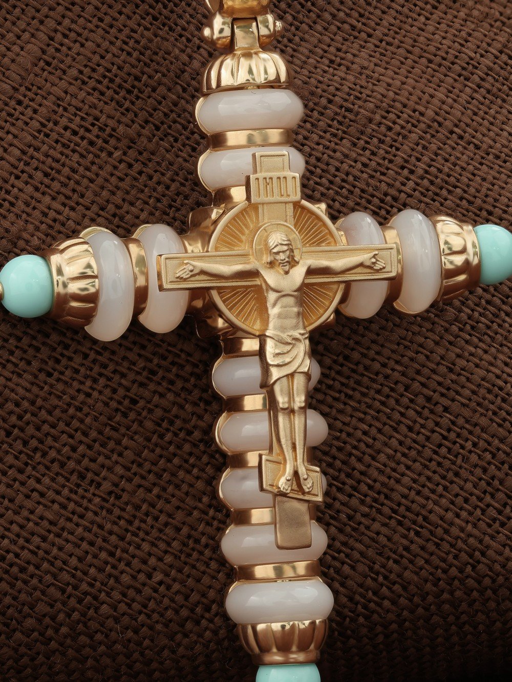 Крест из золота c бирюзой и кахолонгом