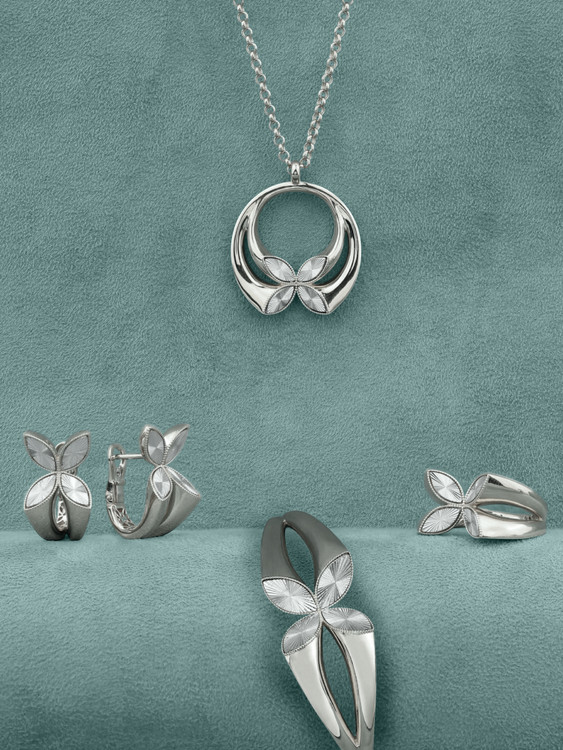 Колье из белого золота