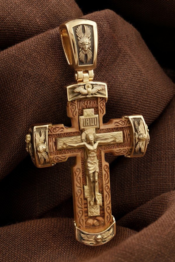 Крест из лимонного золота c деревом груши