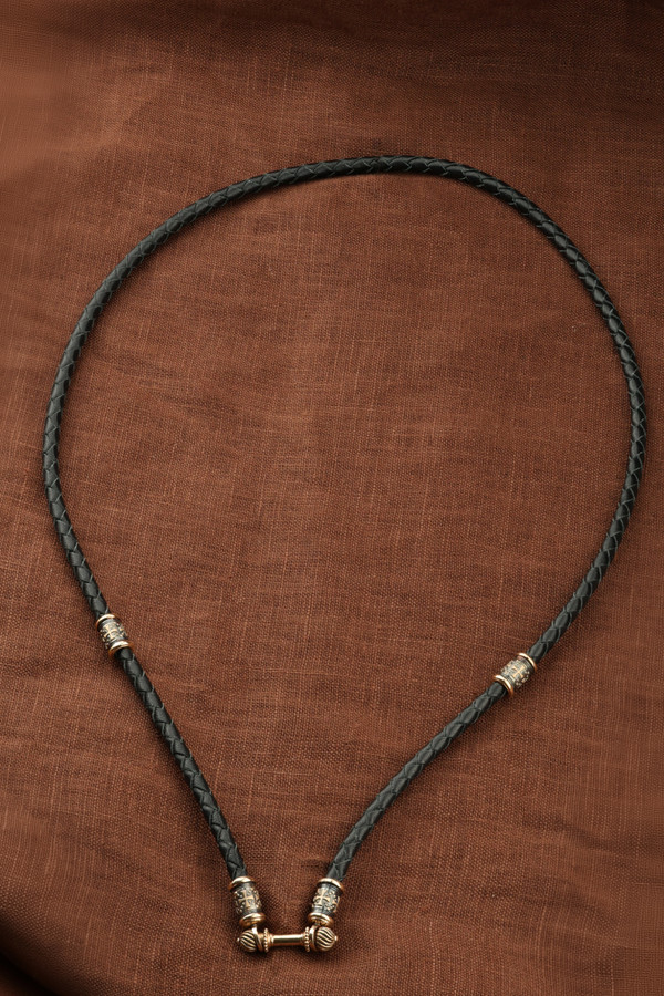 Гайтан из золота c кожаным шнурком