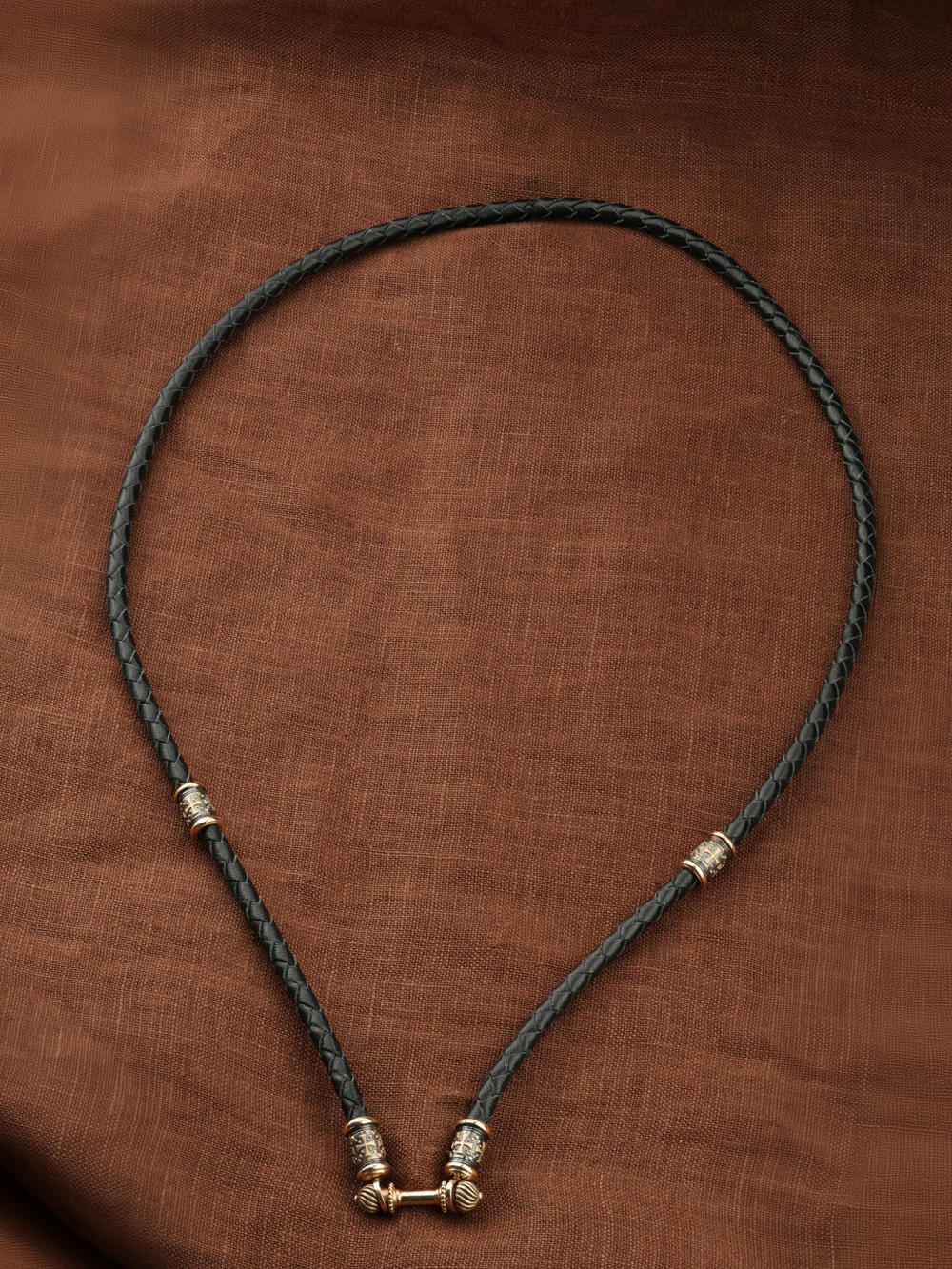 Гайтан из золота c кожаным шнурком