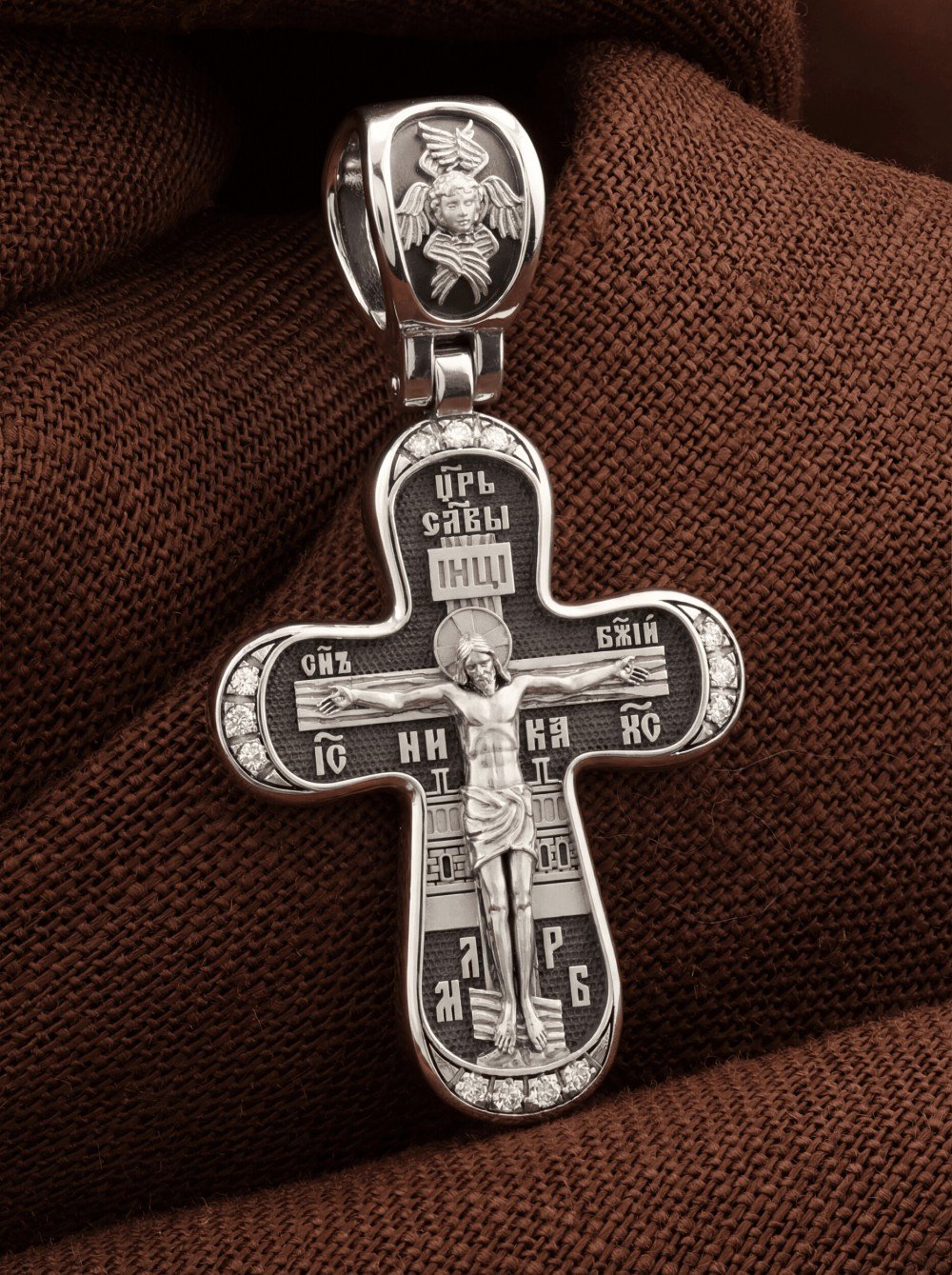 Крест из белого золота c бриллиантами