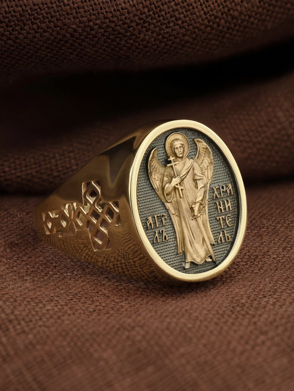 Кольцо из лимонного золота