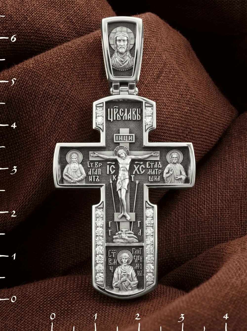 Крест из белого золота c бриллиантами