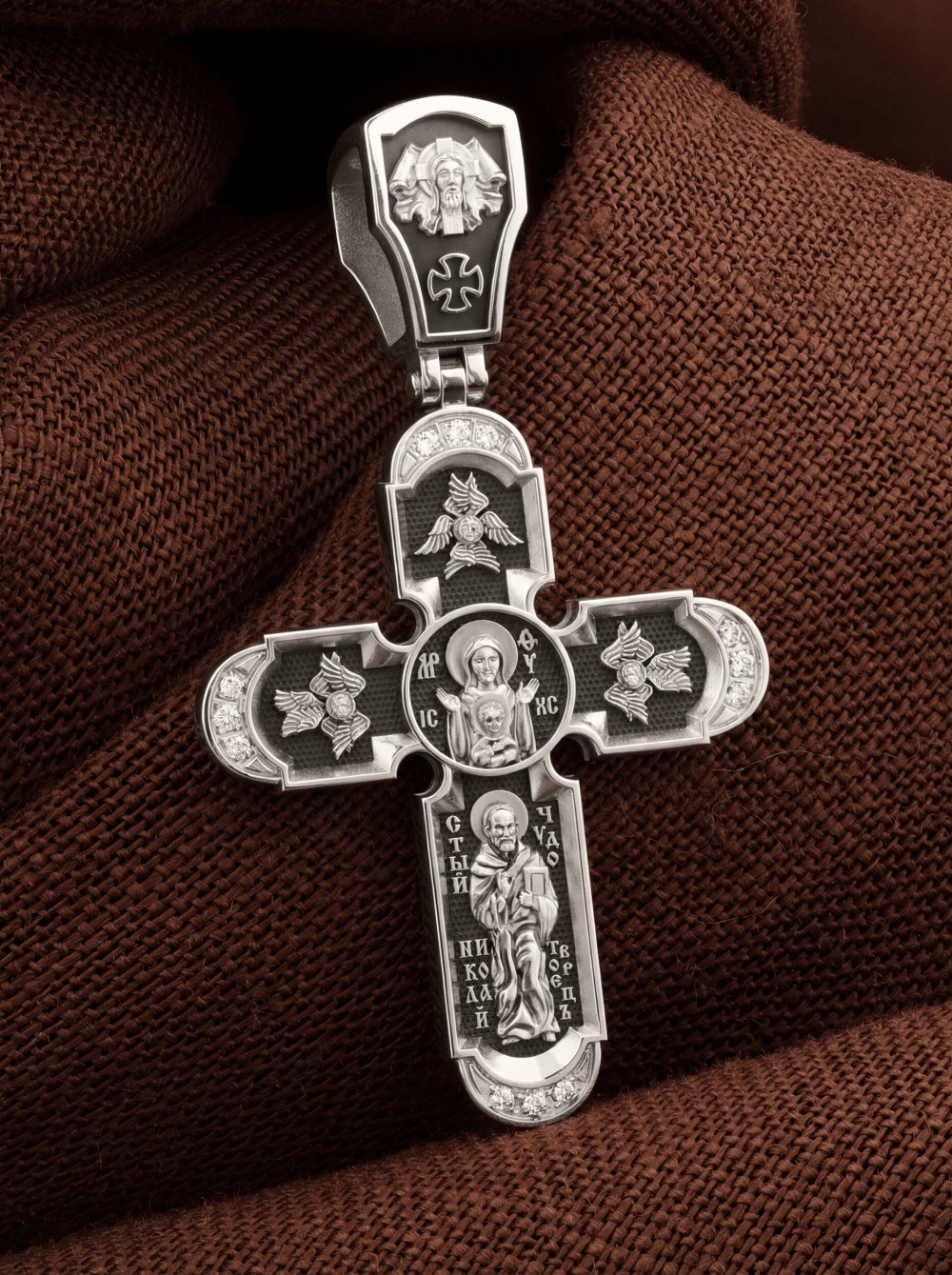 Крест из белого золота c бриллиантами