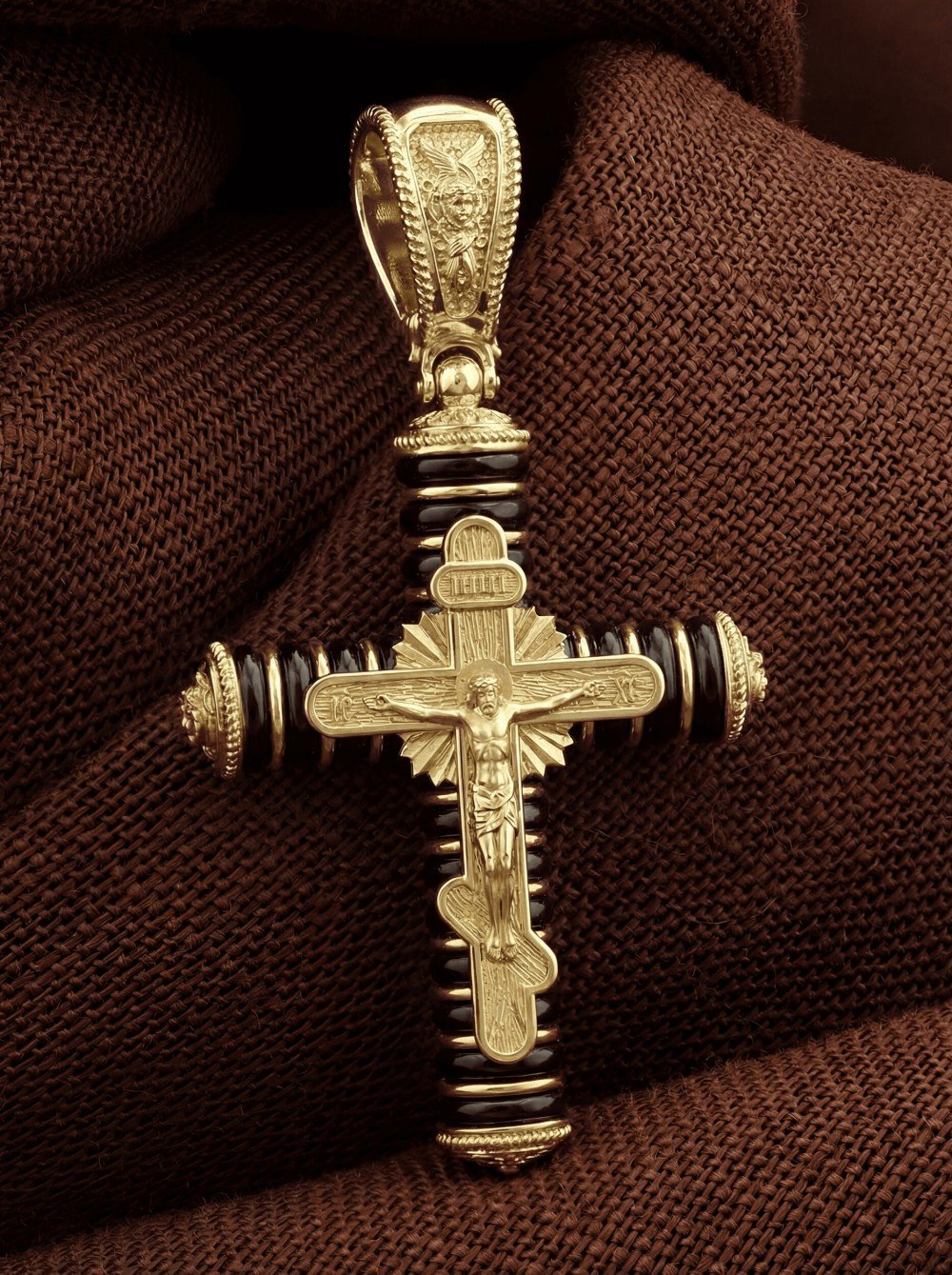 Крест из лимонного золота c ониксом