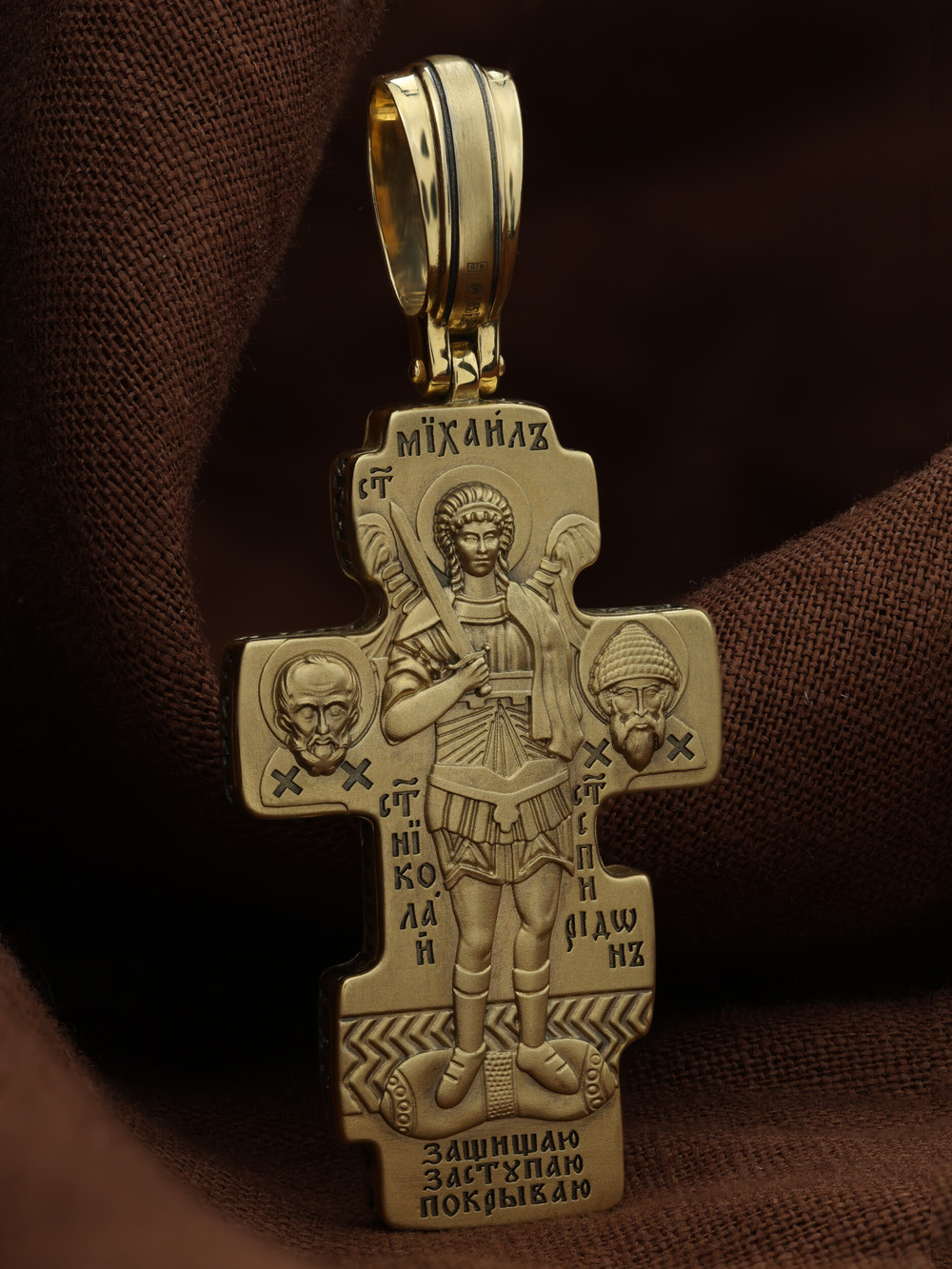 Крест из лимонного золота