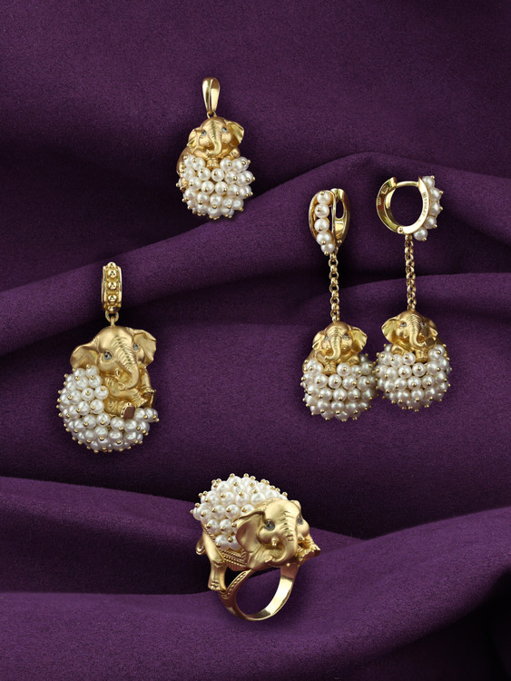 Серьги из лимонного золота c эмалью и жемчугом