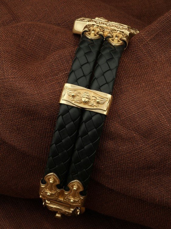 Браслет из лимонного золота c шнурком и ониксом