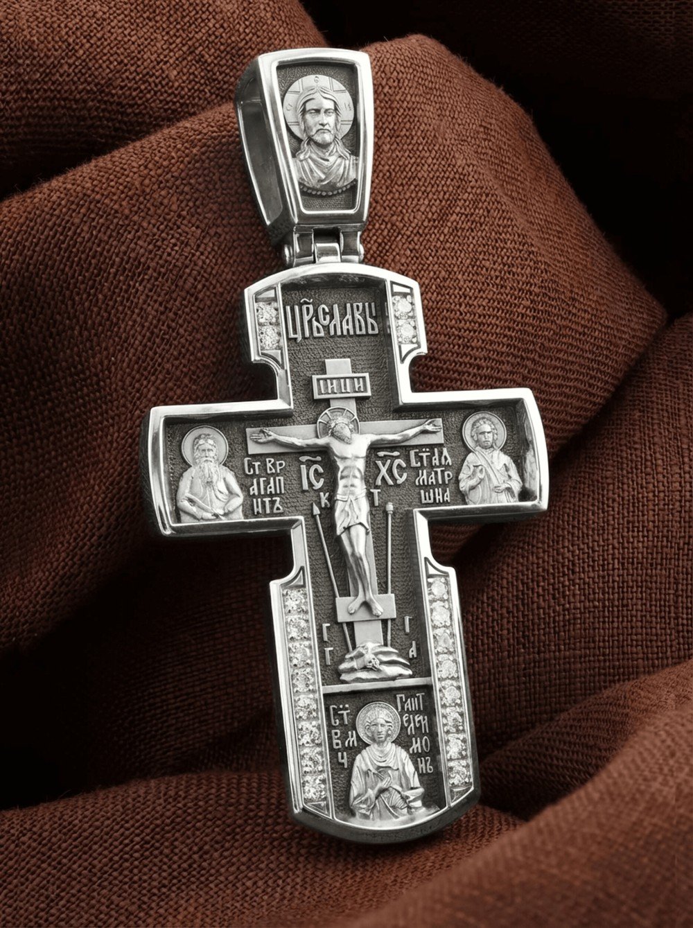 Крест из белого золота c бриллиантами