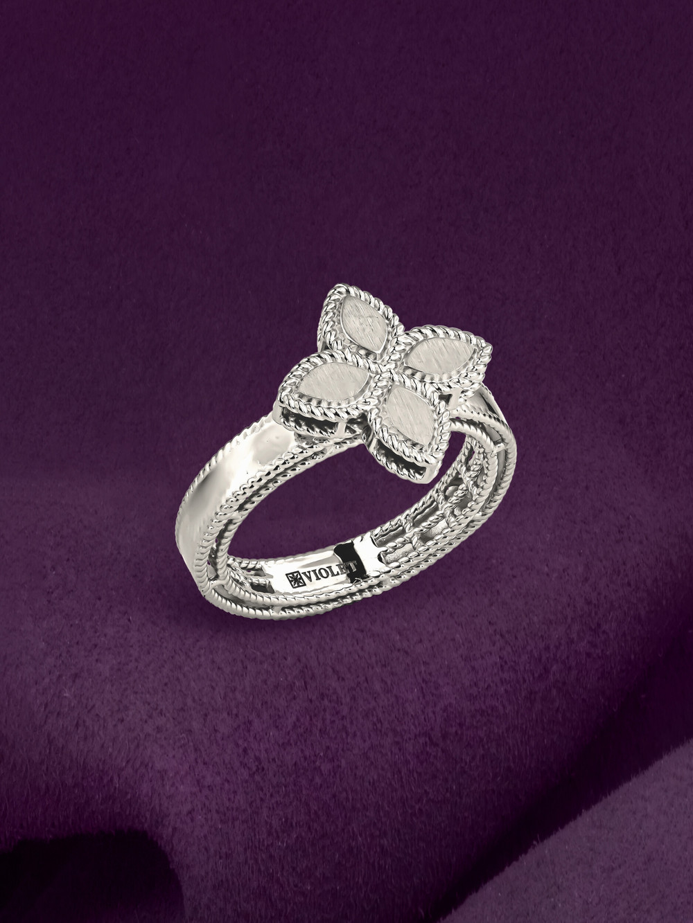 Кольцо из белого золота