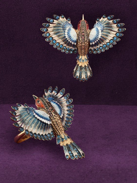 Брошь из золота c эмалью и фианитом