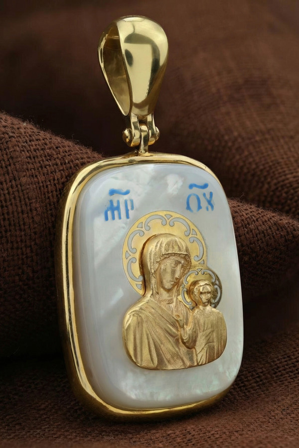 Образок из лимонного золота c эмалью и перламутром