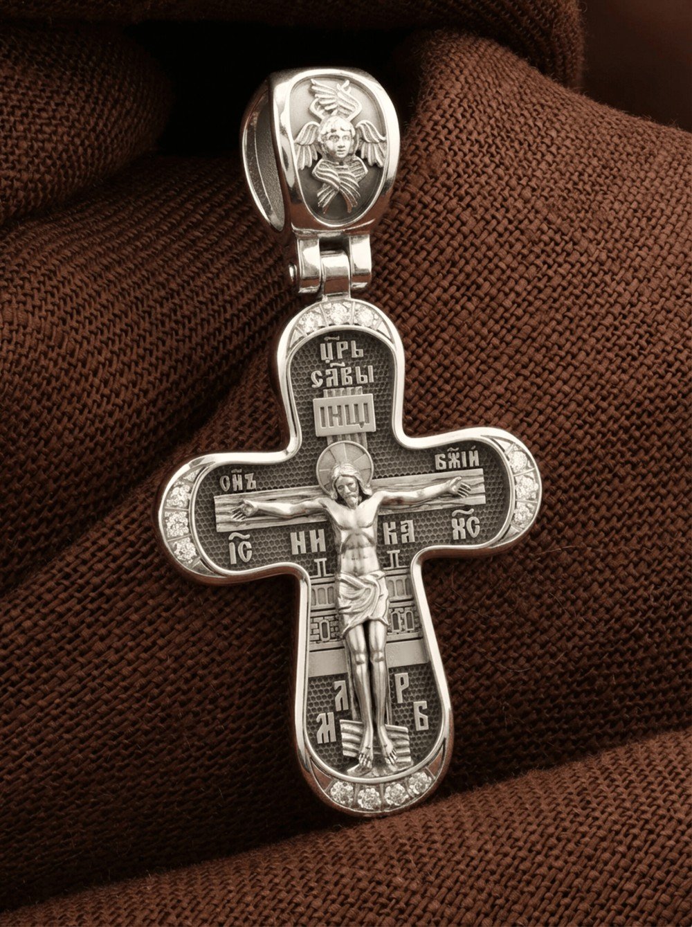 Крест из белого золота c бриллиантами