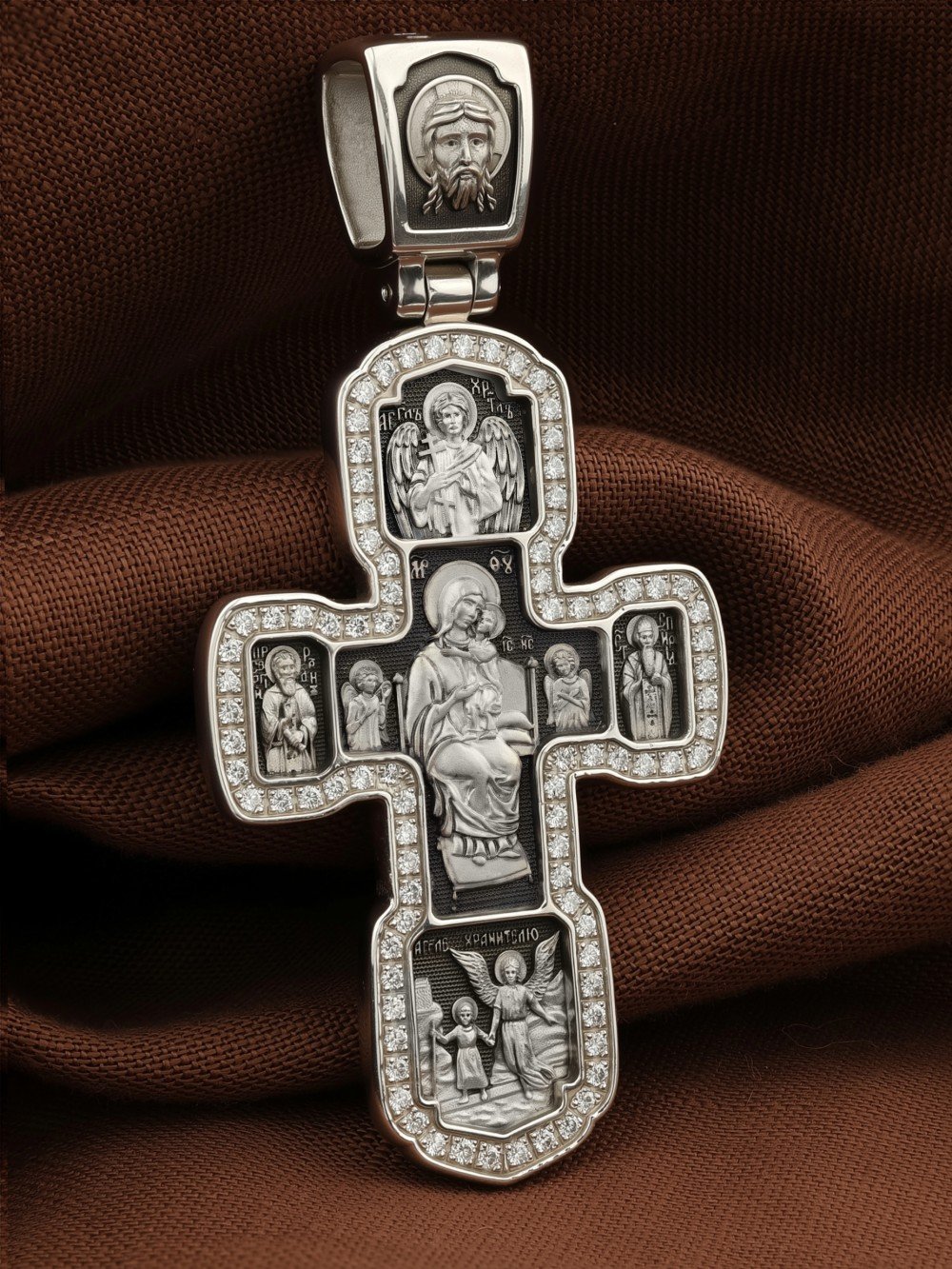 Крест из белого золота c бриллиантами