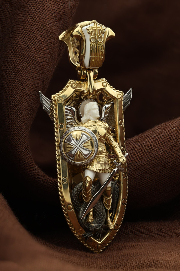 Образок из лимонного золота c эмалью и бивнем мамонта