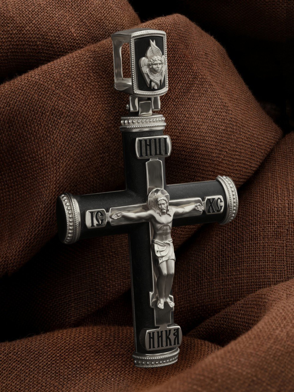 Крест из белого золота c эмалью и эбеновым деревом